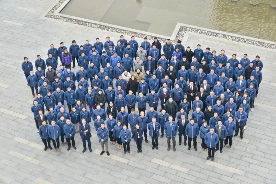 辰龍迎新歲 巨龍赴新程——巨龍電梯召開2024迎春大會(huì)